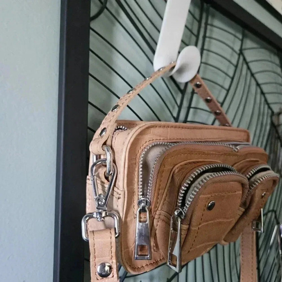 Núnoo | Helena Croc-Embossed  Beige Leather Handbag - Picture 3 of 13